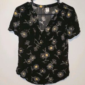 Old Navy Rayon vNeck Black Floral Short Sleeve Top